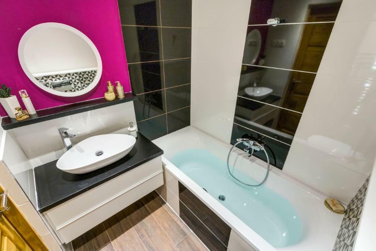 Cozy Downtown Studio Apartment ブダペスト エクステリア 写真
