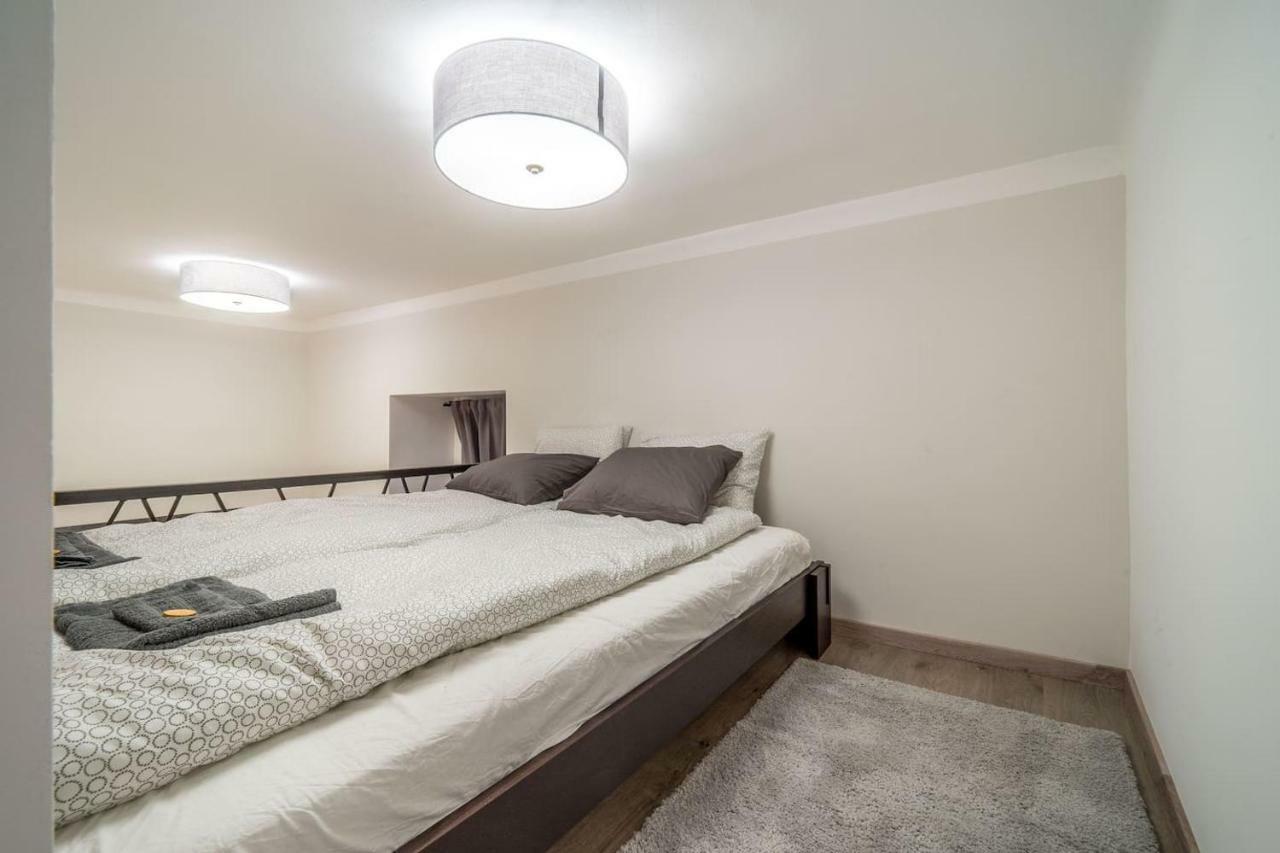 Cozy Downtown Studio Apartment ブダペスト エクステリア 写真