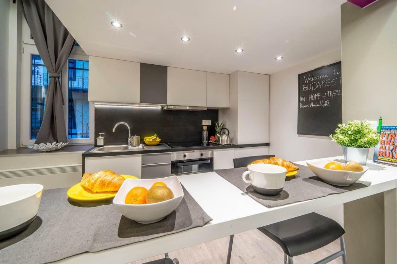 Cozy Downtown Studio Apartment ブダペスト エクステリア 写真